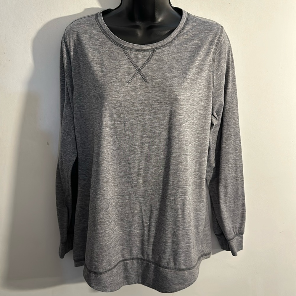 Grey Large crew neck poly blend long sleeve tee shirt w stiching
